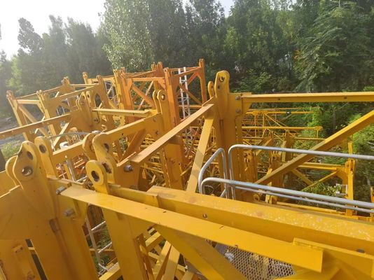 QTZ200 7015 Gebruikte torenhef 10 ton Maximale lading 65m Jib en L68 mast