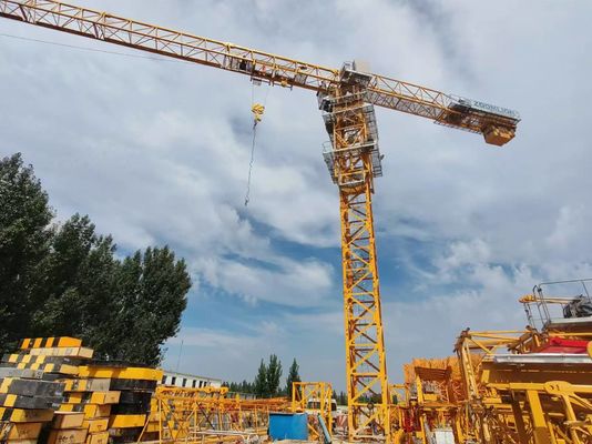 12T QTZ250 7020 Gebruikte bouwkraan 60m hoogte en L68 mast 2019 Jaar gemaakt